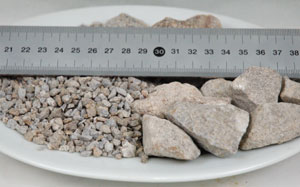 ハニーブ原石粗砂サイズ（３ｍｍ前後）＆ハニーブ原石ビッグサイズ（３０ｍｍ前後）